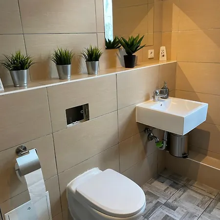 Monteurzimmer Szálloda *